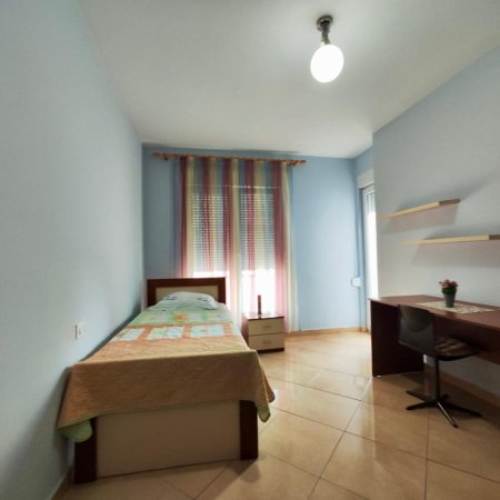 Tirane, jepet me qera apartament 2+1+Ballkon Kati 6, 110 m² 550 € (rruga ndre mjeda)