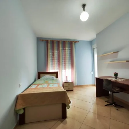 Tirane, jepet me qera apartament 2+1+Ballkon Kati 6, 110 m² 550 € (rruga ndre mjeda)