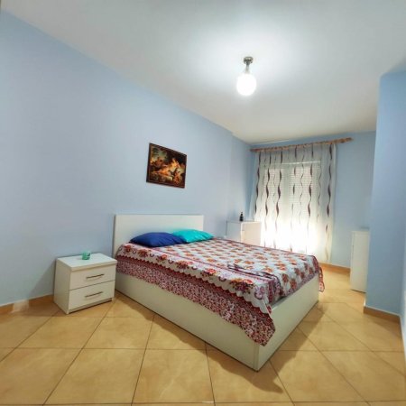 Tirane, jepet me qera apartament 2+1+Ballkon Kati 6, 110 m² 550 € (rruga ndre mjeda)