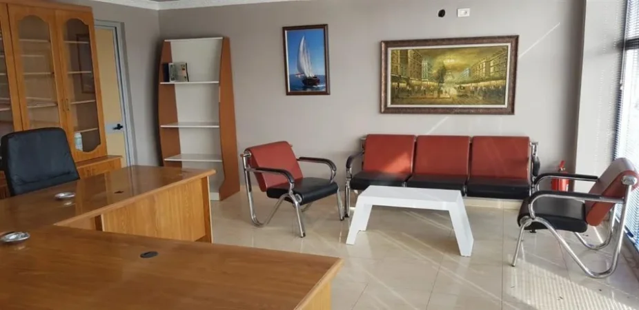 Tirane, shitet magazine Kati 0, 3000 m² 550.000 € (Autostrada Tirane - Durres)