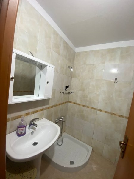 Tirane, jepet me qera apartament 2+1+Ballkon Kati 6, 100 m² 600 € (QENDER)