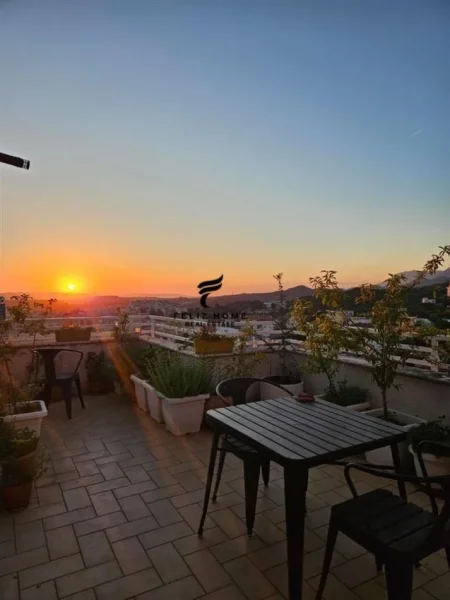 Tirane, shitet apartament duplex Dublex Kati 5, 450 m² 600.000 € (FRESKU)