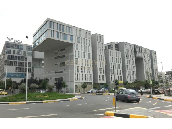 Tirane, jap me qera ambjent biznesi , 275 m² 3.200 € (Komuna e Parisit)