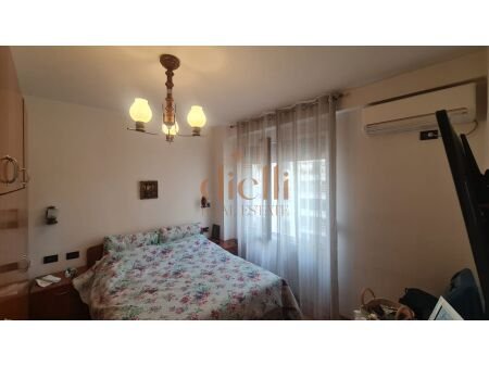 Tirane, jepet me qera apartament 2+1+Ballkon Kati 4, 120 m² 600 € (Rruga E Kavajes)