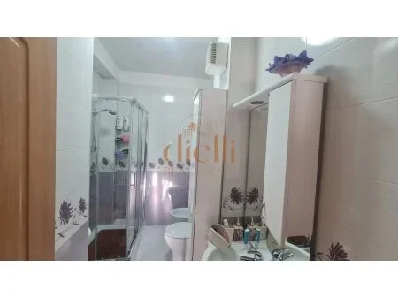 Tirane, jepet me qera apartament 2+1+Ballkon Kati 4, 120 m² 600 € (Rruga E Kavajes)