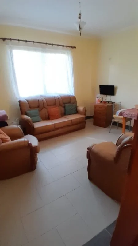 Tirane, Kati i pare i nje vile private me qira, 1+1, 60m2, 30 000 ALL ( Qytet Studenti)