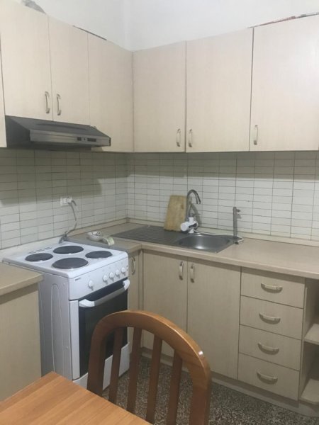 Tirane, jepet me qera apartament 2+1 Kati 2, 75 m² 400 € (Medreseja)