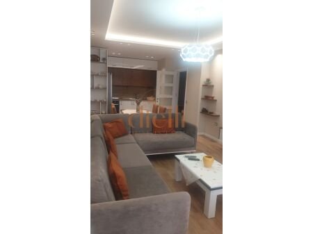 Tirane, jepet me qera apartament 1+1+Ballkon Kati 7, 550 € (Laprake)