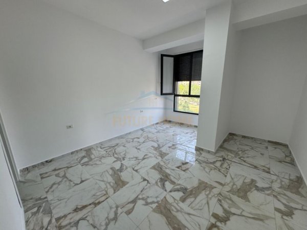 Tirane, jepet me qera apartament 2+1+2 Kati 1, 120 m² 600 € (Ali Demi)