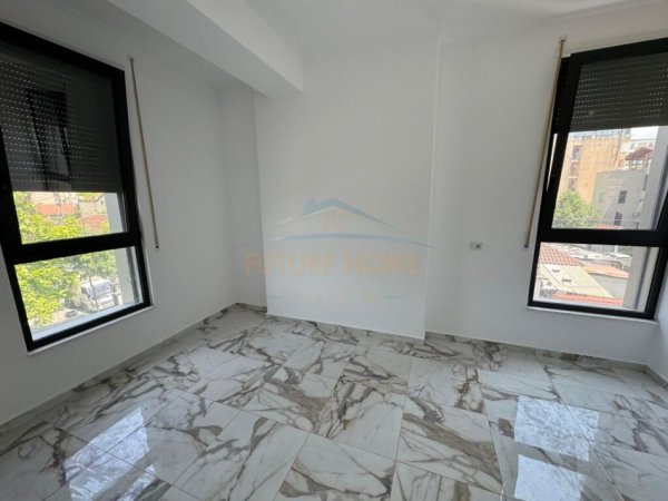 Tirane, jepet me qera apartament 2+1+2 Kati 1, 120 m² 600 € (Ali Demi)