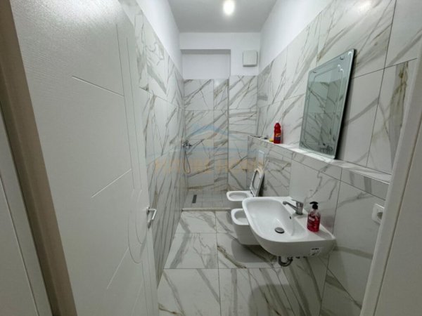 Tirane, jepet me qera apartament 2+1+2 Kati 1, 120 m² 600 € (Ali Demi)