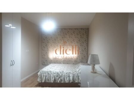 Tirane, jepet me qera apartament 1+1+Ballkon Kati 7, 550 € (Laprake)