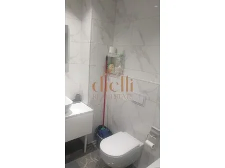 Tirane, jepet me qera apartament 1+1+Ballkon Kati 7, 550 € (Laprake)