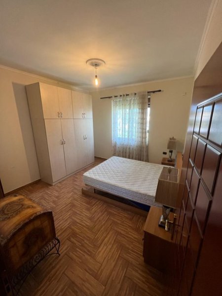 Tirane, jepet me qera apartament 3+1+Aneks Kati 3, 180 m² 400 € (YZBERISHT)