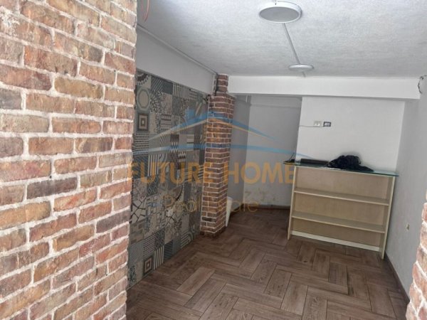 Tirane, jepet me qera ambjent biznesi Kati 0, 40 m² 600 € (Rruga e Durresit)