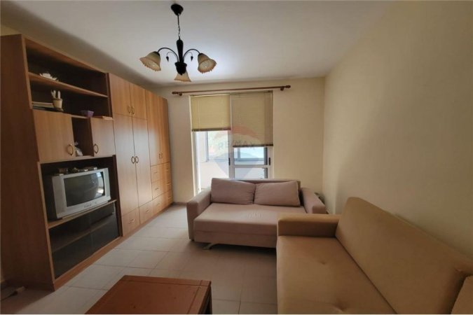 Tirane, jepet me qera apartament 2+1 Kati 2, 70 m² 400 € (BABE REXHA - 21 Dhjetori)