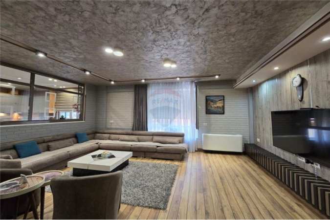 Tirane, jepet me qera apartament 2+1 Kati 4, 190 m² 2.000 € (Myslym Shyri - Tregu Cam)