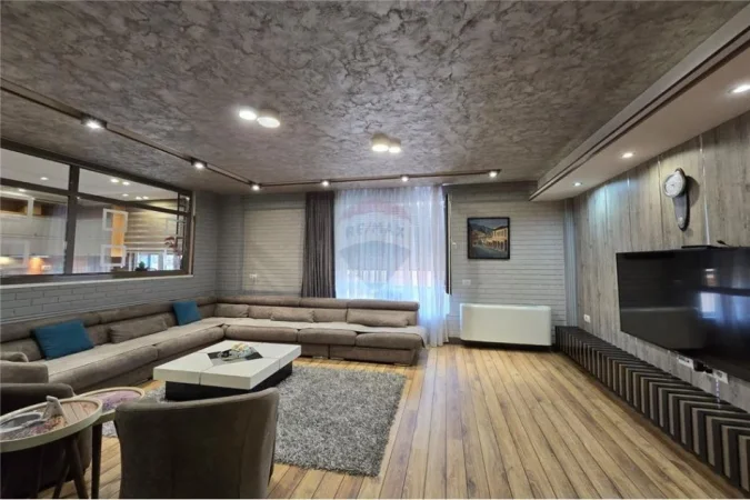 Tirane, jepet me qera apartament 2+1 Kati 4, 190 m² 2.000 € (Myslym Shyri - Tregu Cam)
