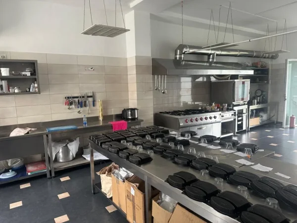 Tirane, jepet me qera ambjent biznesi Kati 0, 74 m² 250 € (MISTO MAME)