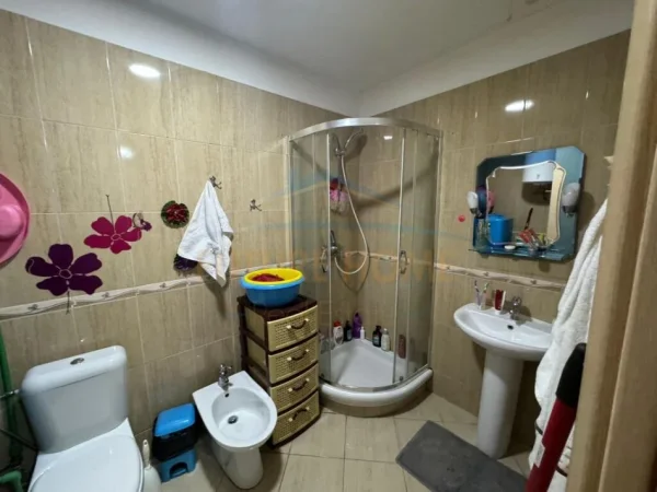 Tirane, shitet apartament 1+1+Ballkon Kati 3, 80 m² 90.000 € (Yzberisht)