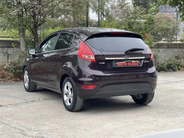 Tirane, shes makine FORD FIESTA Nafte, vishnje manuale Klima 142.000 km 1 €