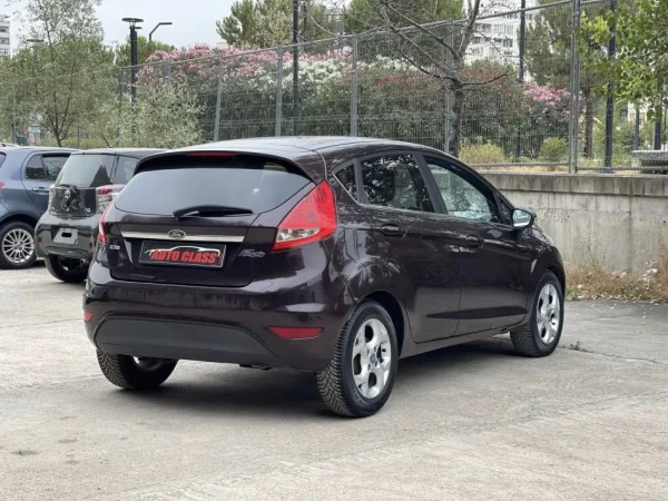 Tirane, shes makine FORD FIESTA Nafte, vishnje manuale Klima 142.000 km 1 €