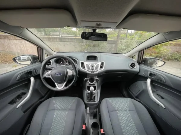 Tirane, shes makine FORD FIESTA Nafte, vishnje manuale Klima 142.000 km 1 €