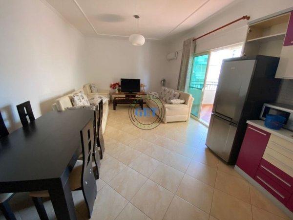 Durres, jepet me qera apartament 2+1+Ballkon Kati 5, 94 m² 400 € (Shkembi i Kavajes)