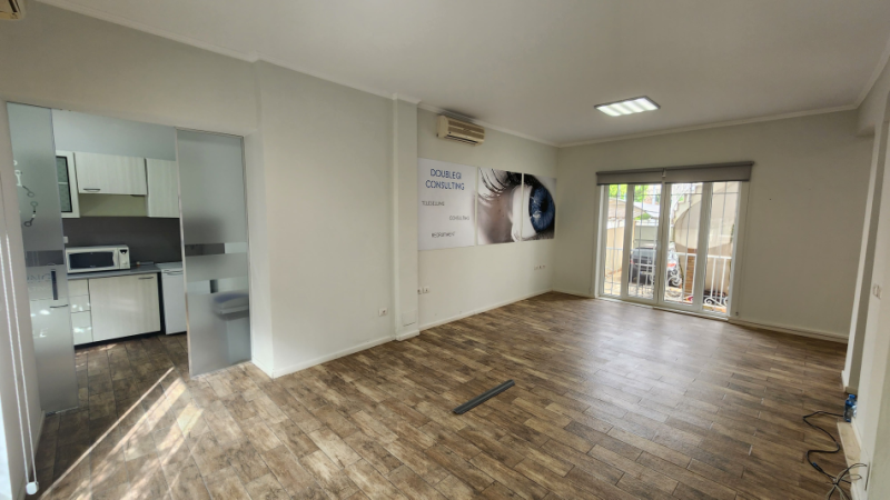 Tirane, jepet me qera zyre Kati 0, 149 m² 900 € (Rr. Naim Frasheri)