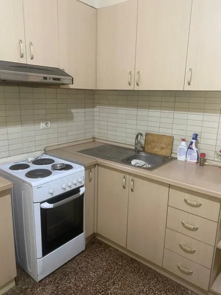 Tirane, jepet me qera apartament 2+1 Kati 2, 400 m² 400 € (Medrese)
