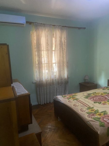 Tirane, jepet me qera apartament 2+1 Kati 2, 400 m² 400 € (Medrese)