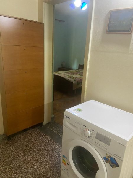 Tirane, jepet me qera apartament 2+1 Kati 2, 400 m² 400 € (Medrese)