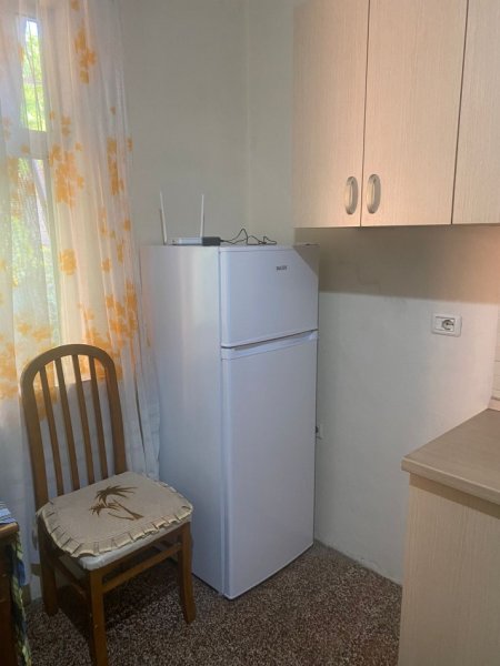 Tirane, jepet me qera apartament 2+1 Kati 2, 400 m² 400 € (Medrese)