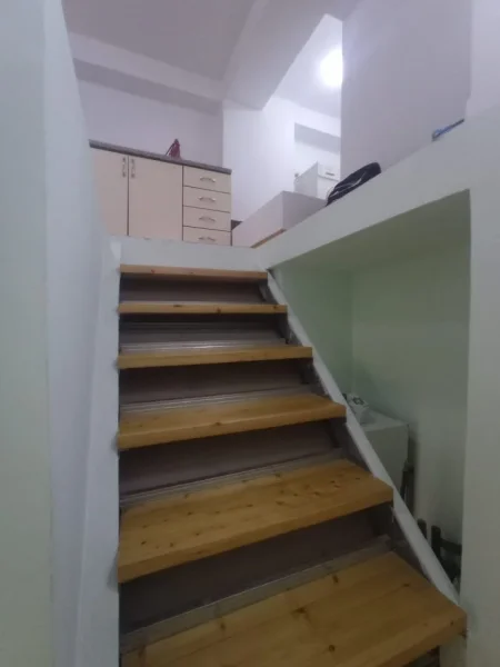 Tirane, shitet ambjent biznesi Kati 0, 42 m² 70.000 € (Loni Ligori)