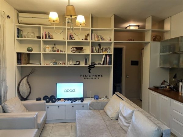 Tirane, jepet me qera apartament 1+1 Kati 7, 58 m² 500 € (LAPRAKE)