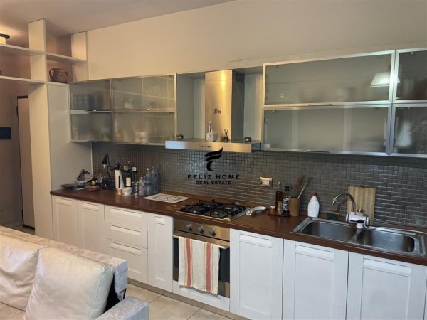 Tirane, jepet me qera apartament 1+1 Kati 7, 58 m² 500 € (LAPRAKE)