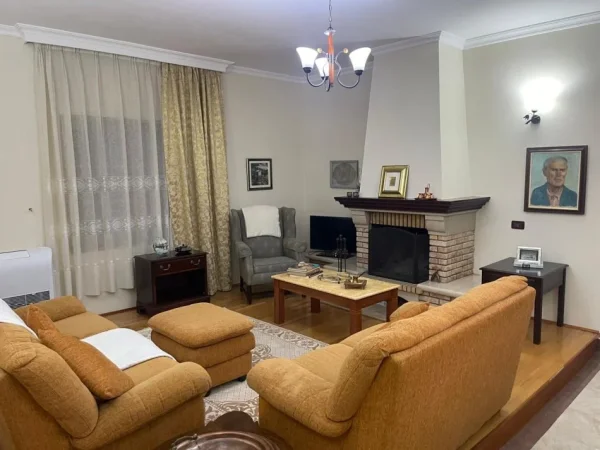 Tirane, jepet me qera Vile 3+1+Ballkon Kati 2, 240 m² 1.000 €