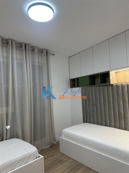 Tirane, jap me qera apartament 2+1+Ballkon Kati 1, 106 m² 1.000 € (Kompleksi Marga, Rruga Jordan Misja)
