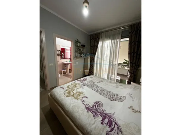 Tirane, jepet me qera apartament 2+1+Ballkon Kati 2, 96 m² 800 € (Liqeni i Thate)