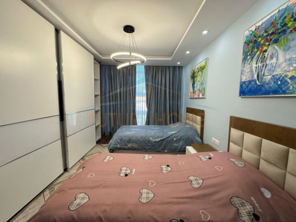 Tirane, jepet me qera apartament 2+1 Kati 5, 110 m² 700 € (Laprake)