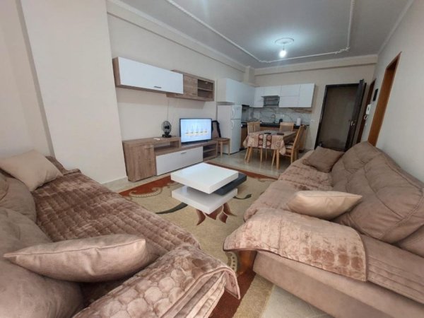 Vlore, jepet me qera apartament 1+1+Ballkon Kati 3, 64 m² 400 € (rruga transballkanike)