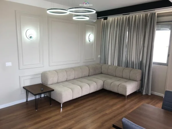 Tirane, jepet me qera apartament 2+1+Ballkon Kati 8, 120 m² 800 € (rruga e kavajes)