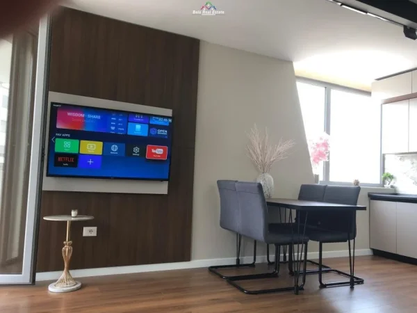 Tirane, jepet me qera apartament 2+1+Ballkon Kati 8, 120 m² 800 € (rruga e kavajes)