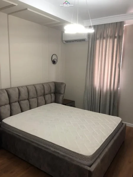 Tirane, jepet me qera apartament 2+1+Ballkon Kati 8, 120 m² 800 € (rruga e kavajes)