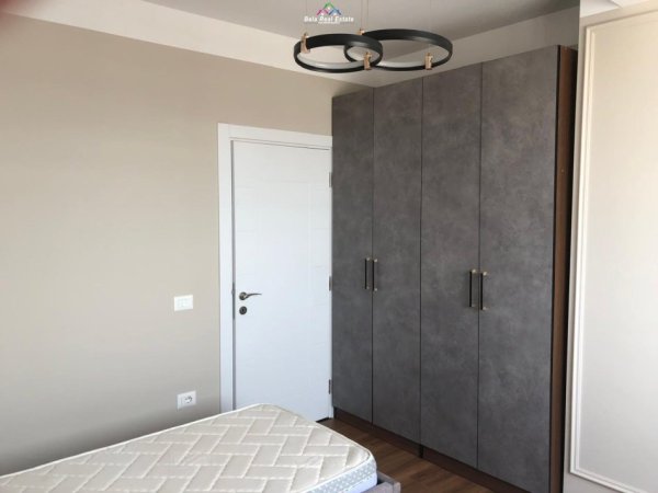 Tirane, jepet me qera apartament 2+1+Ballkon Kati 8, 120 m² 800 € (rruga e kavajes)