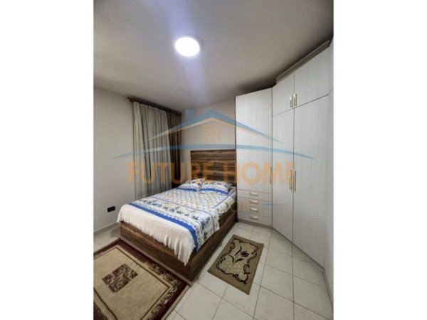 Tirane, jepet me qera apartament 1+1+Aneks+Ballkon Kati 5, 60 m² 550 € (KOMUNA PARISIT)
