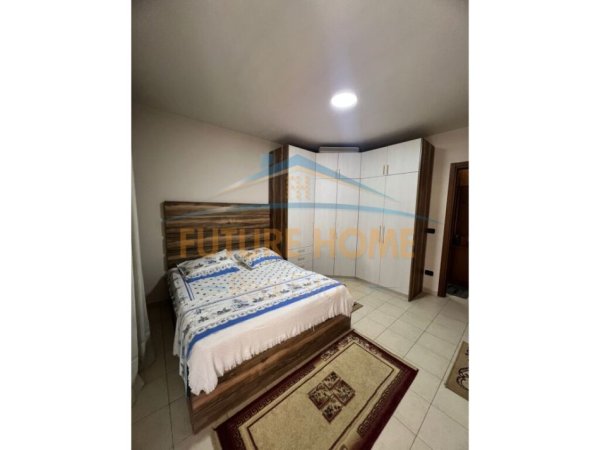 Tirane, jepet me qera apartament 1+1+Aneks+Ballkon Kati 5, 60 m² 550 € (KOMUNA PARISIT)