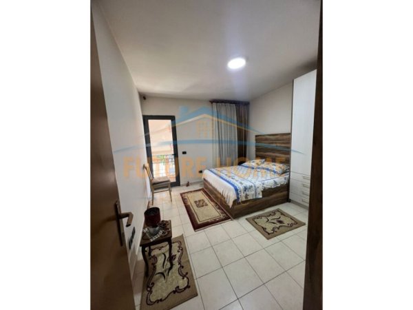 Tirane, jepet me qera apartament 1+1+Aneks+Ballkon Kati 5, 60 m² 550 € (KOMUNA PARISIT)