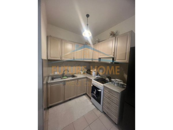 Tirane, jepet me qera apartament 1+1+Aneks+Ballkon Kati 5, 60 m² 550 € (KOMUNA PARISIT)