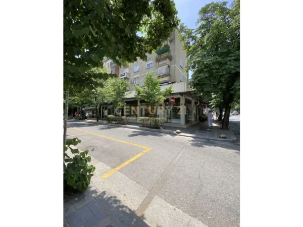 Tirane, shes dyqan Kati 0, 80 m² 500.000 € (Sheshi Wilson)